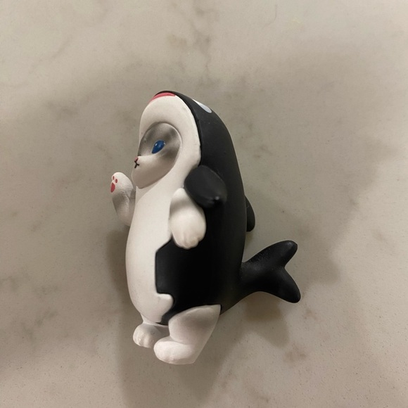 EUC Mofusand Shark Cat Figurine - Orca Character - Picture 2 of 5